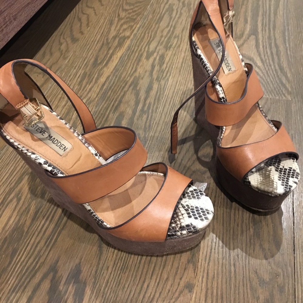 STEVE MADDEN WEDGES - SIZE 7.5 - BROWN LEATHER